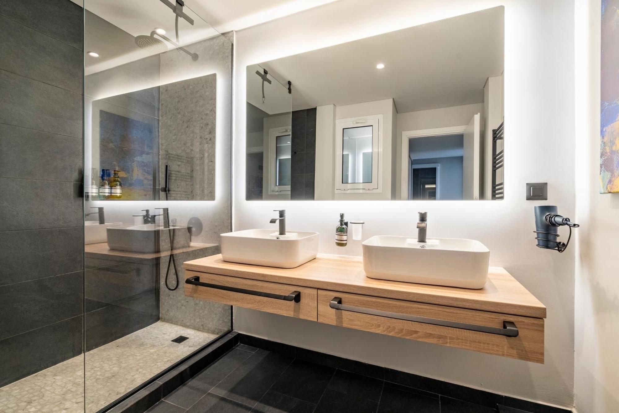 Athena Blue Lux Apartments 2Br 2Ba With City Skyline View, Near Kolonaki 아테네 외부 사진